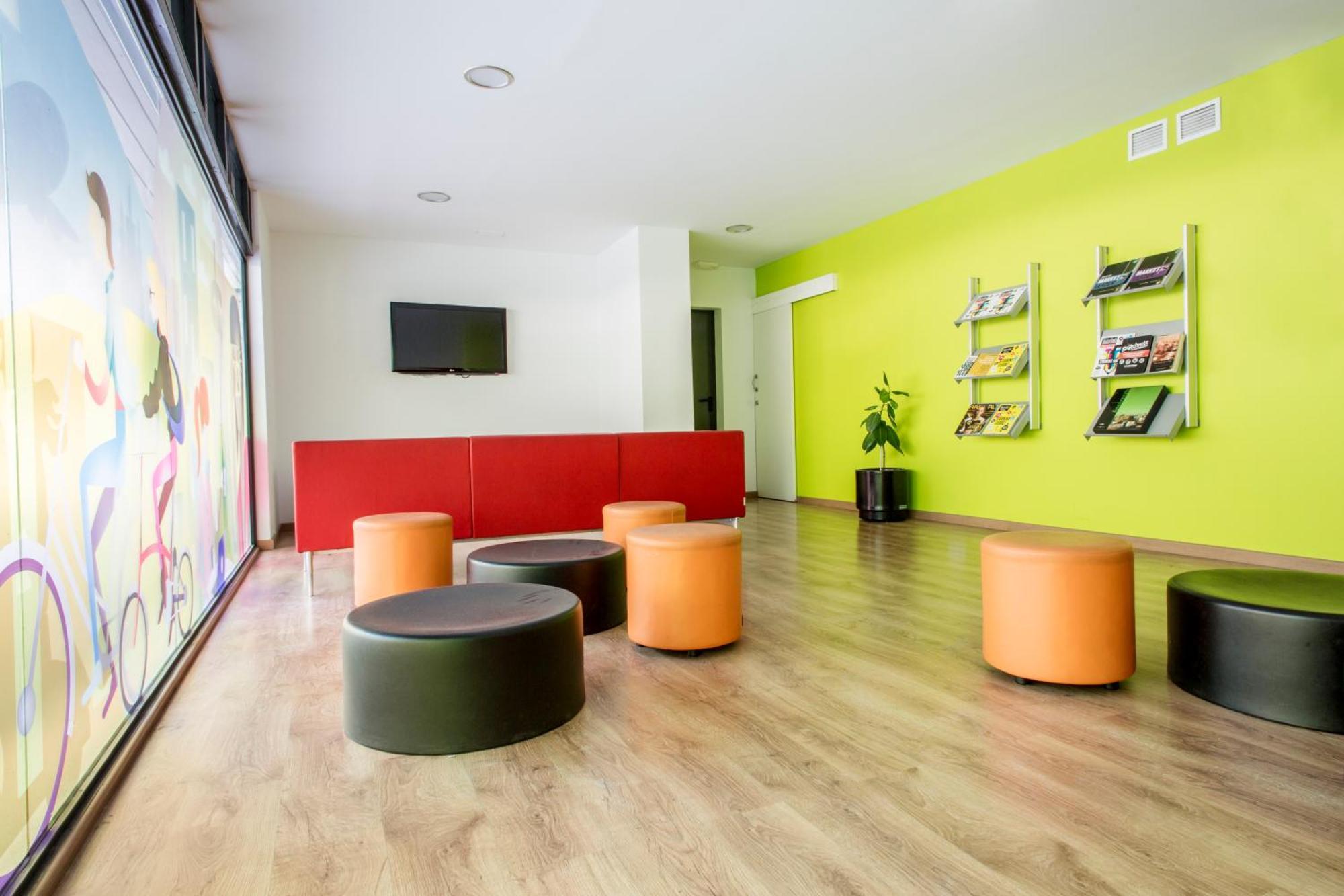 Residencia Universitaria Resa Lesseps Barcelona Exteriör bild